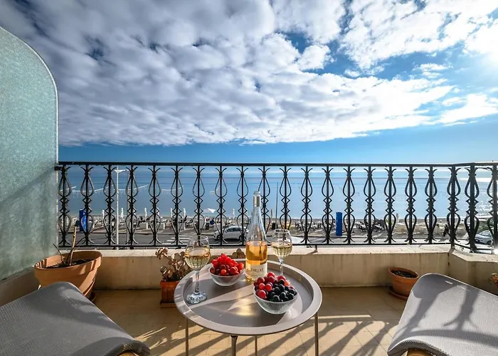 Apartmán Le Coq Livieri - Wifi - Seafront - Town Centre *